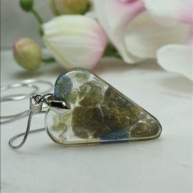 колие " Сърце в златно и синьо"