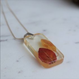 колие от смола "Есенни листа"