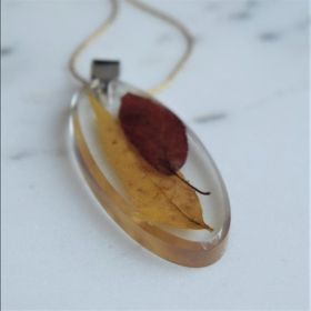колие от смола " Есенни листа "