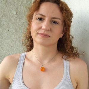 колие от смола и цвете сфера с листенца "Невен"