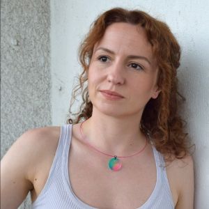 колие от смола "синьо-розово изкушение"